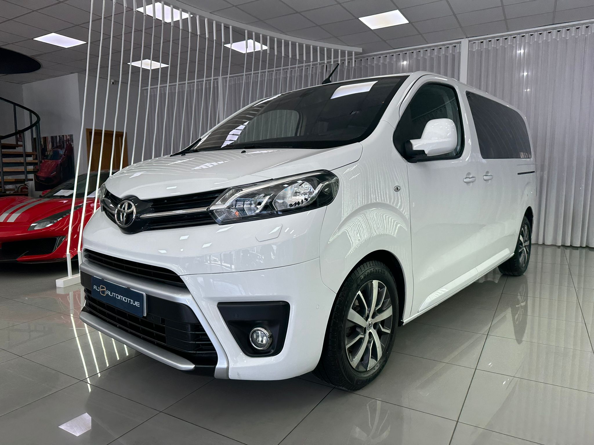 2.0D 140CV FAMILY ADVANCE L1 AUTO. 8 PLAZAS